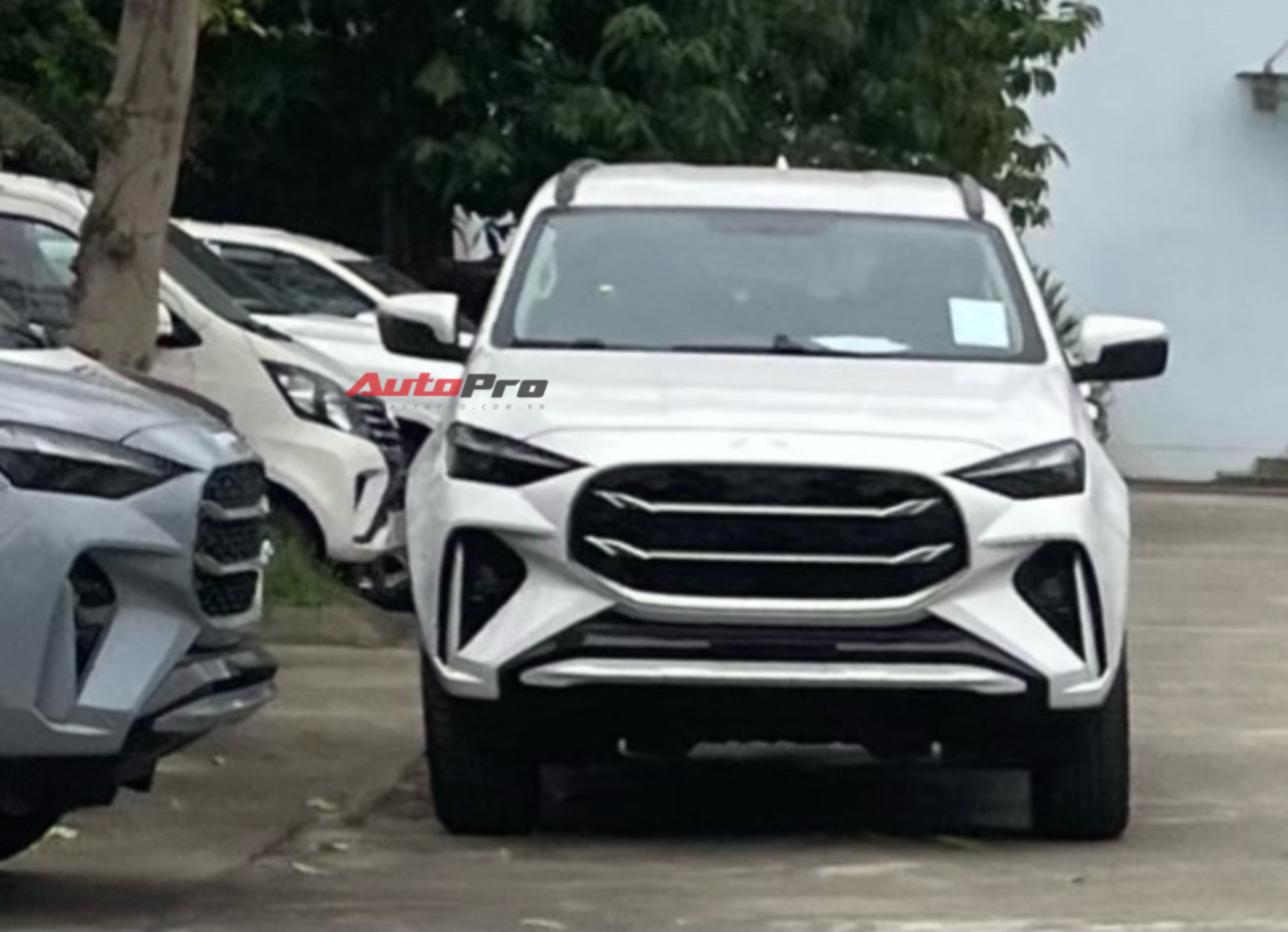 Đại lý báo Isuzu mu-X 2025 ra mắt Việt Nam tháng sau, cạnh tranh Everest bằng thiết kế mới long lanh, động cơ có thể gây tranh cãi - Ảnh 2