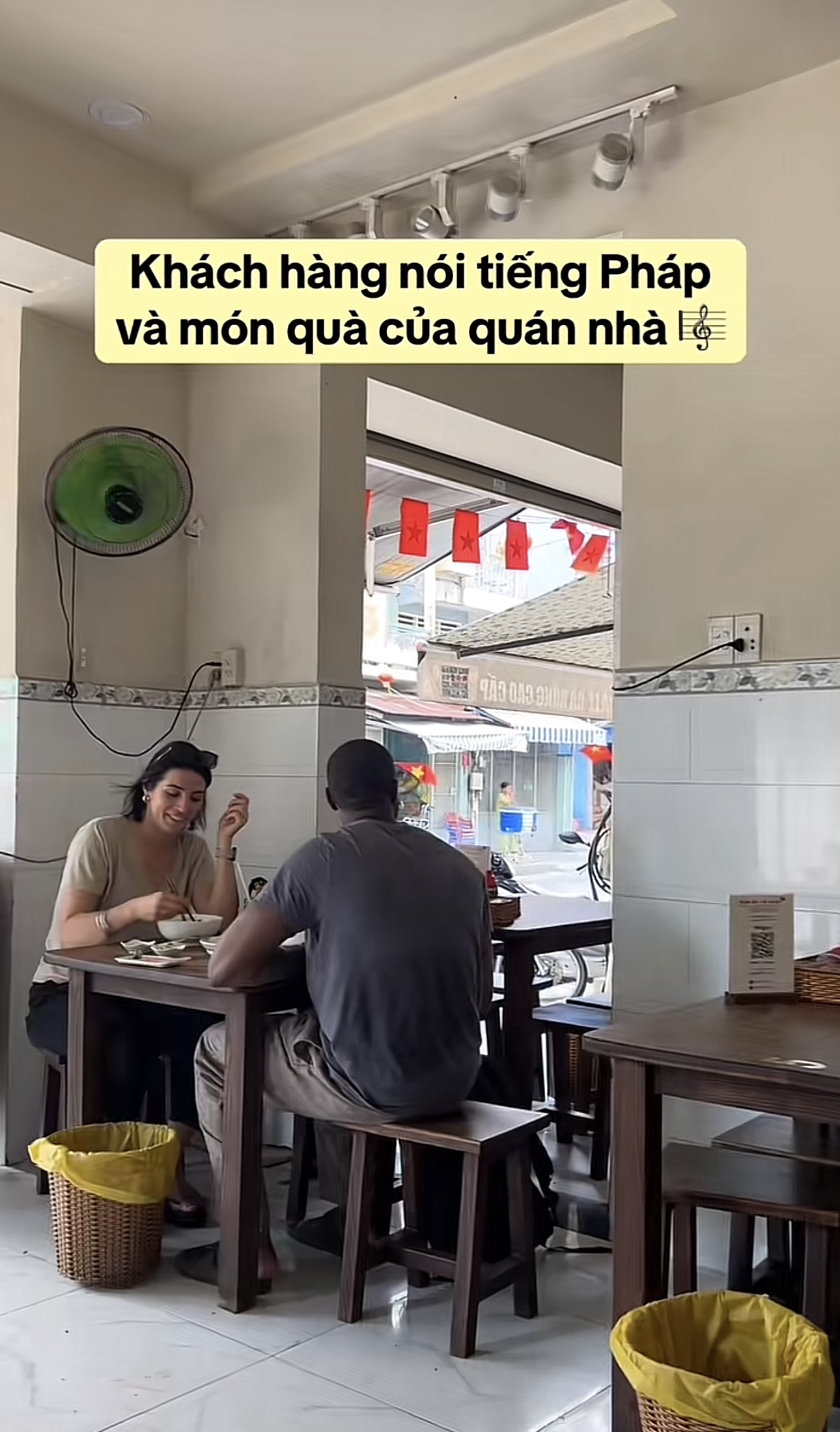 Làm một hành động với khách Tây, quán ăn ở TPHCM khiến dân tình thốt lên “không có ở bất kỳ nơi nào trên thế giới” - Ảnh 6