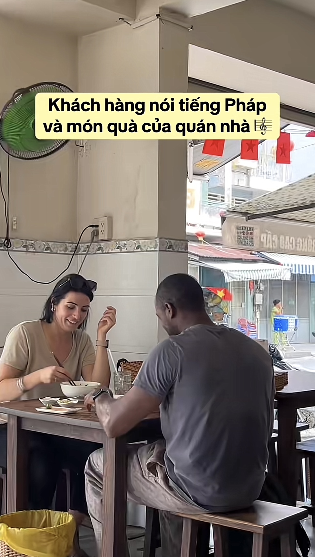 Làm một hành động với khách Tây, quán ăn ở TPHCM khiến dân tình thốt lên “không có ở bất kỳ nơi nào trên thế giới” - Ảnh 4