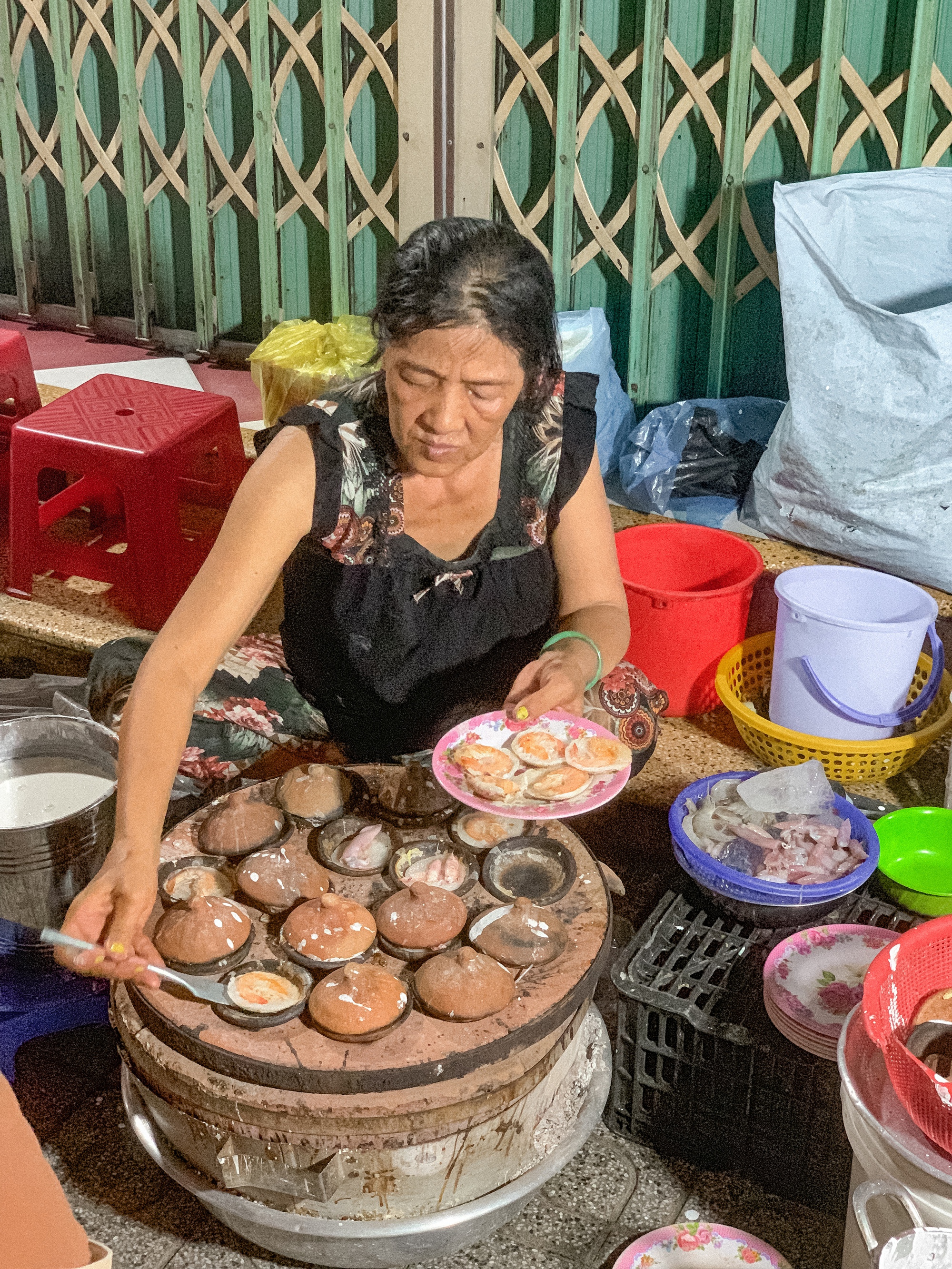 Du khách "sốc" khi đi ăn ở Nha Trang: Bánh bèo 15k/khay 10 chiếc, bánh xèo 8k/chiếc "ú ụ" hải sản - Ảnh 5
