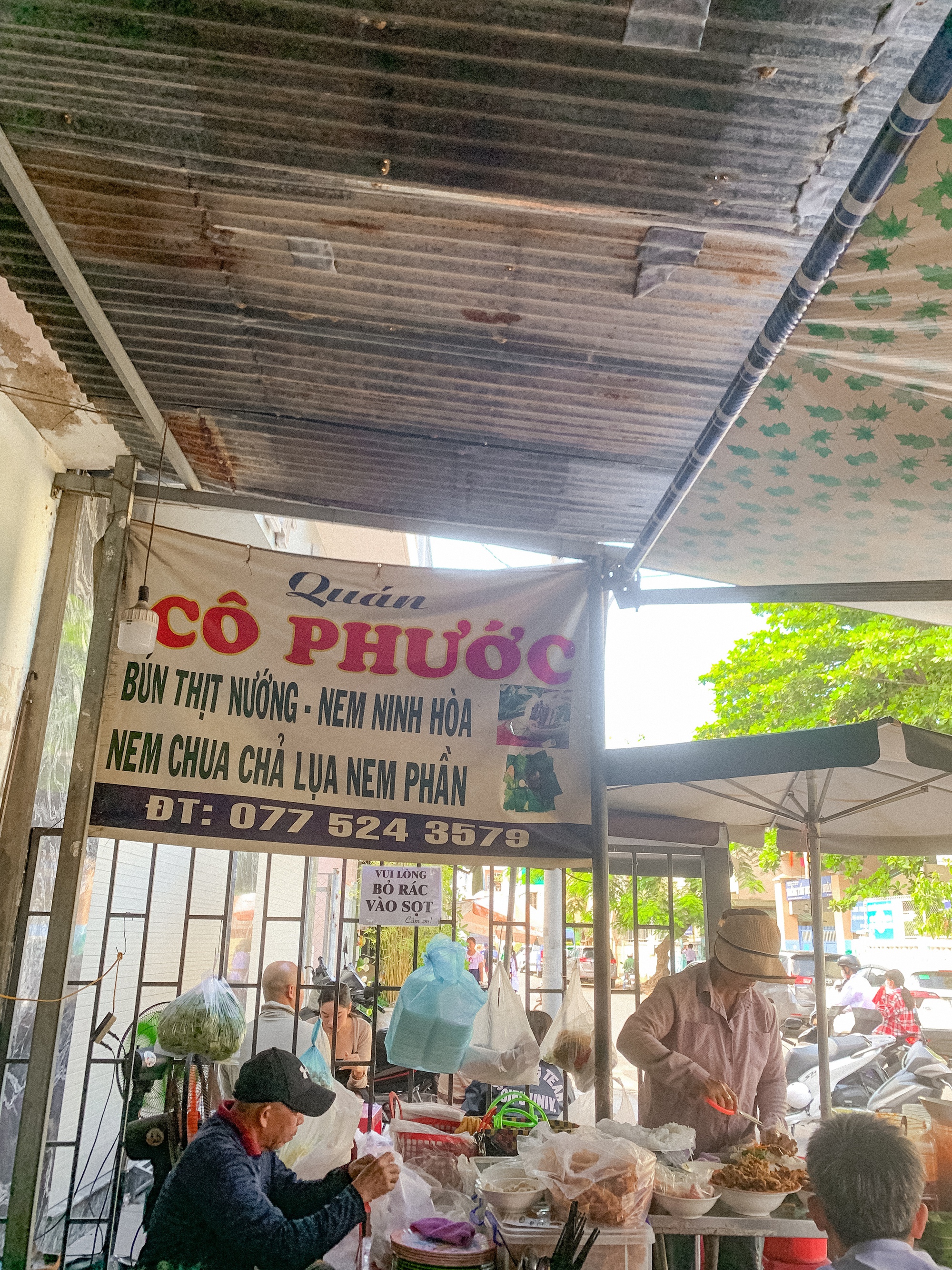 Du khách "sốc" khi đi ăn ở Nha Trang: Bánh bèo 15k/khay 10 chiếc, bánh xèo 8k/chiếc "ú ụ" hải sản - Ảnh 6