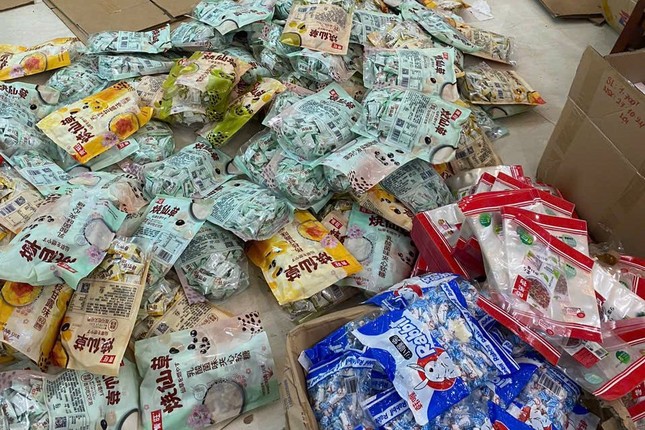 Công nghệ 'phù phép' hàng tấn kẹo Trung Quốc thành hàng Nhật - Ảnh 1