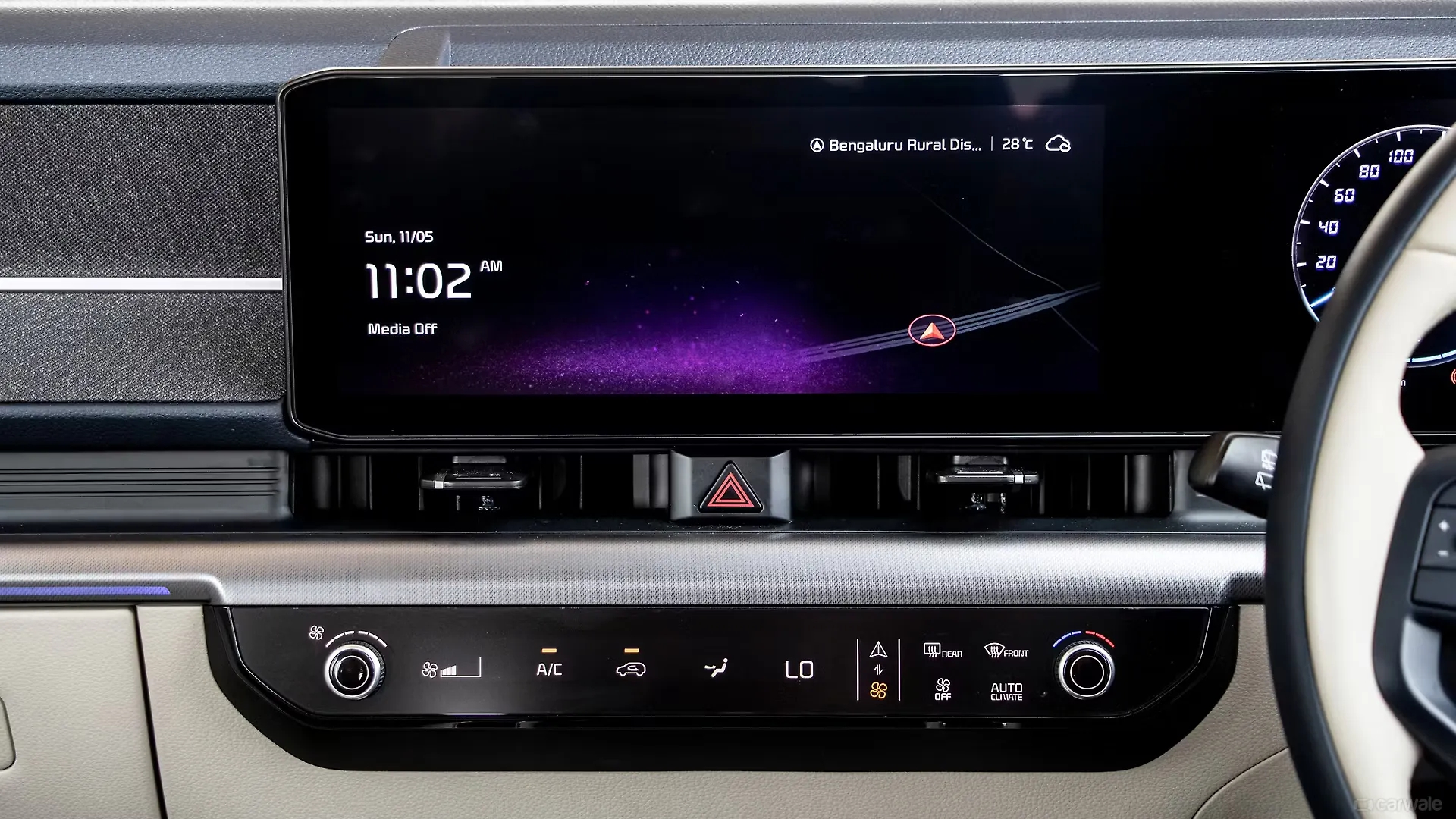 Ảnh thực tế Kia Carens Clavis vừa ra mắt: Có phanh tay điện tử, đồng hồ tốc độ 12 inch và 20 tính năng ADAS cấp độ 2 - Ảnh 12