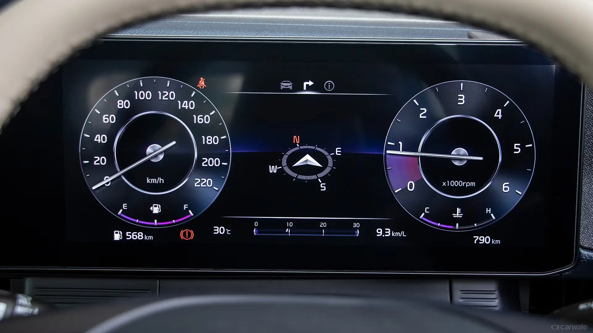 Ảnh thực tế Kia Carens Clavis vừa ra mắt: Có phanh tay điện tử, đồng hồ tốc độ 12 inch và 20 tính năng ADAS cấp độ 2 - Ảnh 10