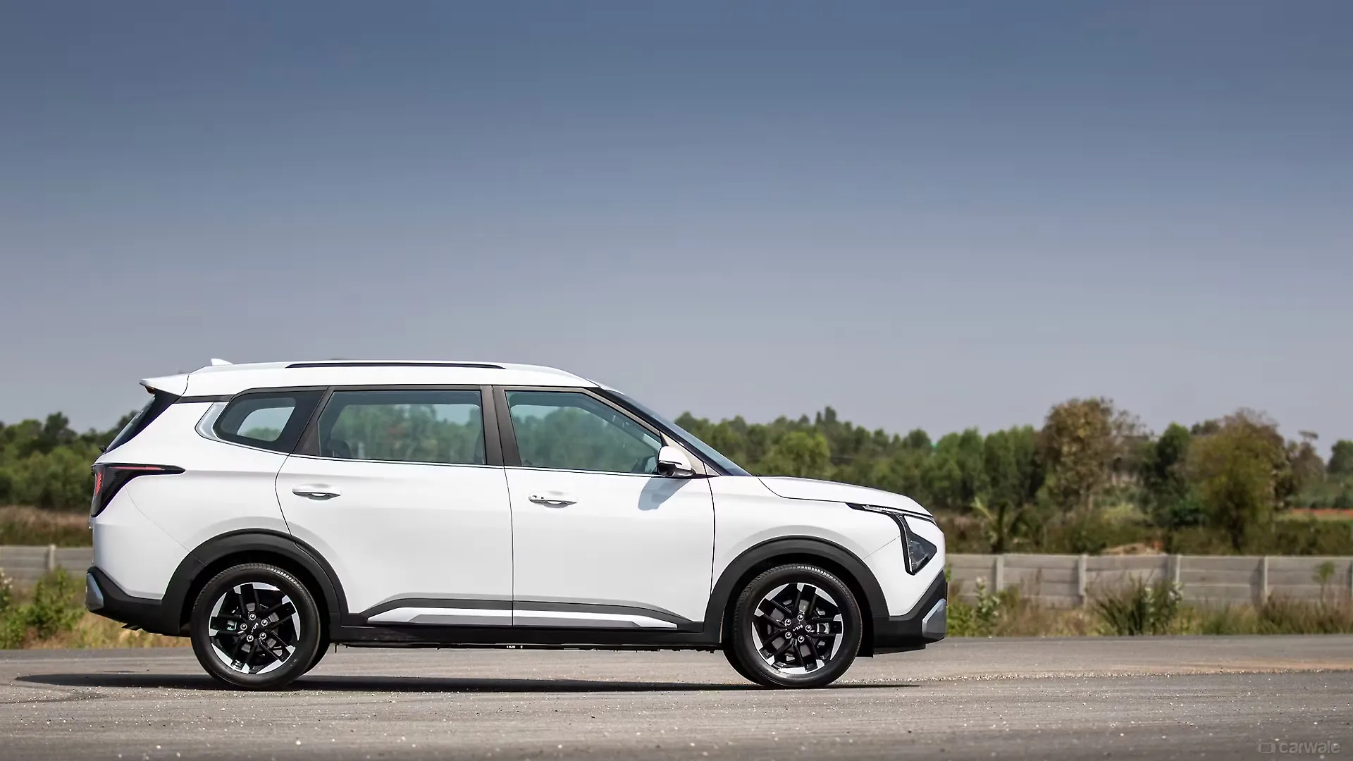 Ảnh thực tế Kia Carens Clavis vừa ra mắt: Có phanh tay điện tử, đồng hồ tốc độ 12 inch và 20 tính năng ADAS cấp độ 2 - Ảnh 4