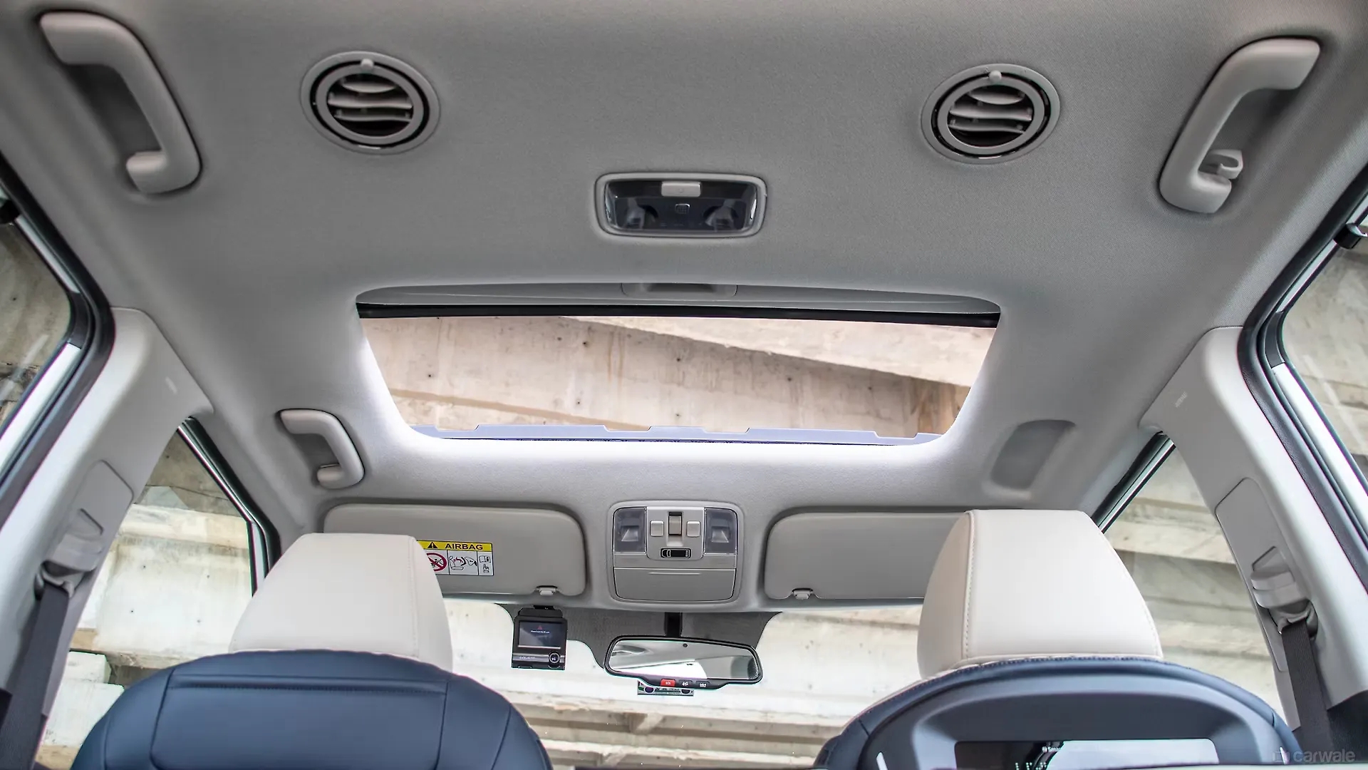 Ảnh thực tế Kia Carens Clavis vừa ra mắt: Có phanh tay điện tử, đồng hồ tốc độ 12 inch và 20 tính năng ADAS cấp độ 2 - Ảnh 20