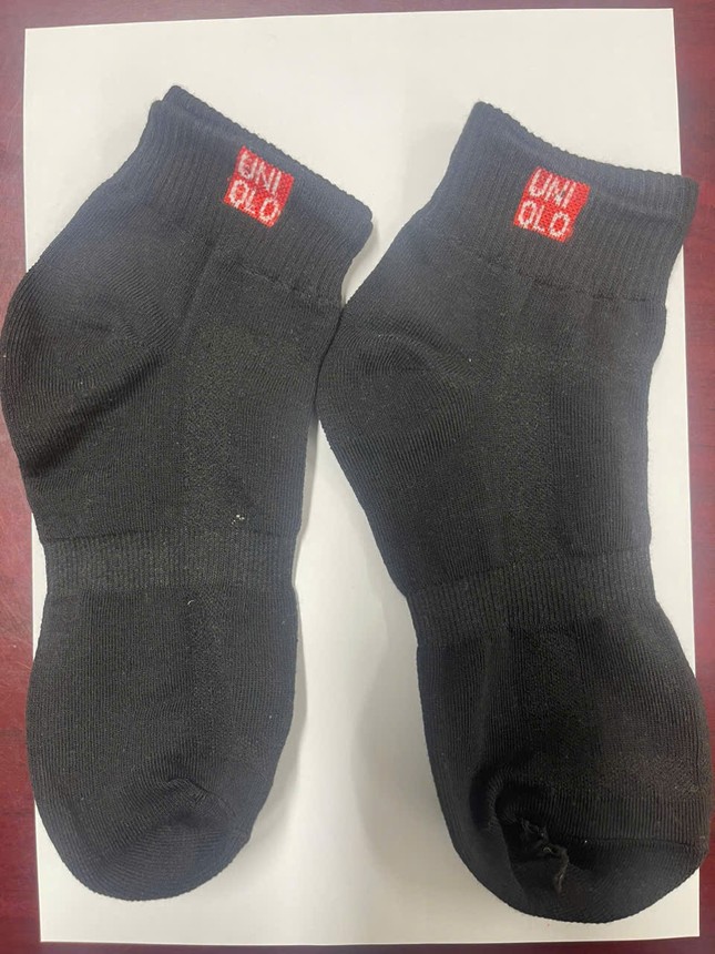 Khởi tố đối tượng sản xuất 200.000 đôi tất giả Nike, Adidas - Ảnh 5