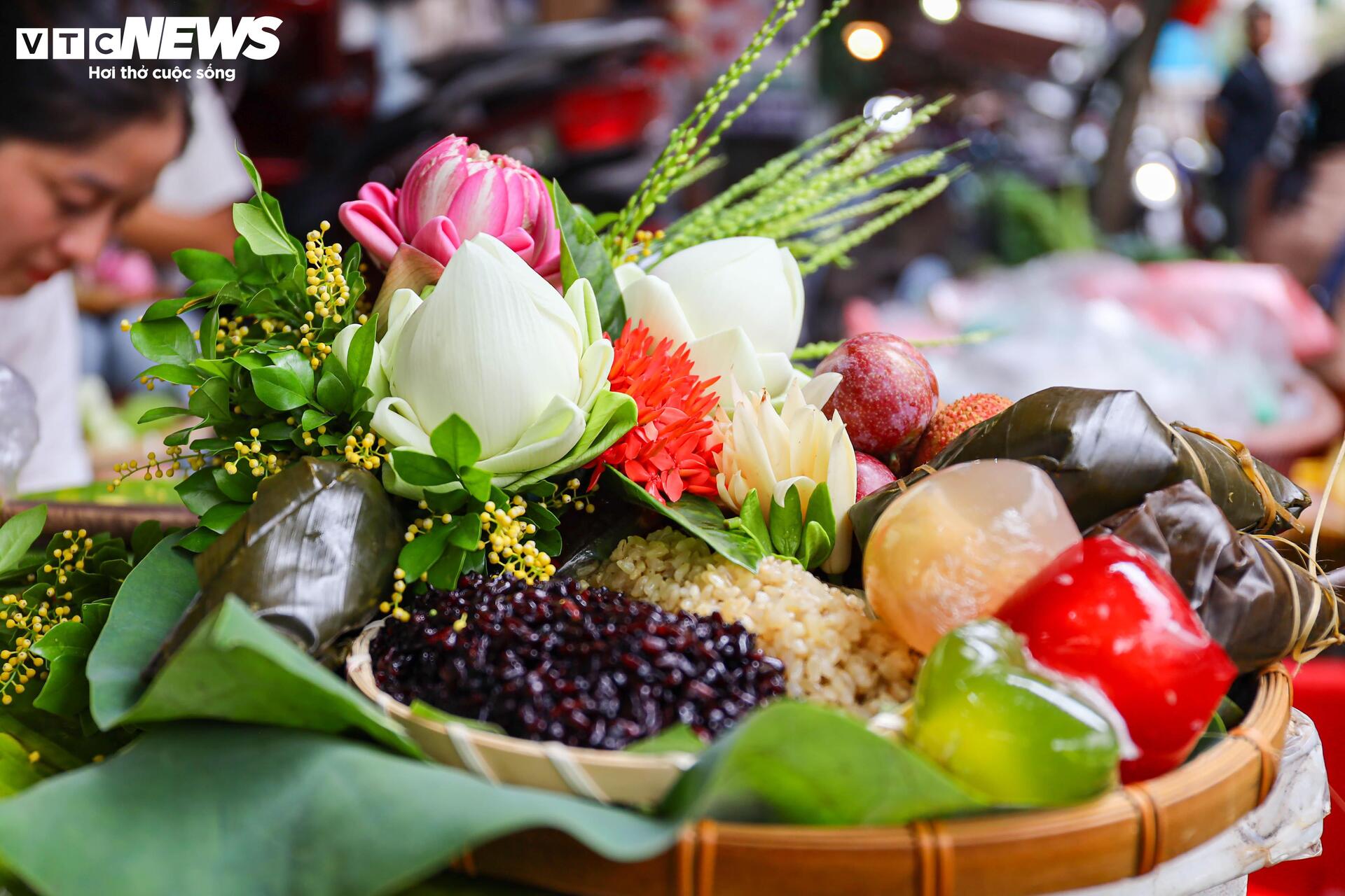 Bán cả trăm mâm cúng ngũ sắc trong ngày Tết Đoan ngọ - Ảnh 5