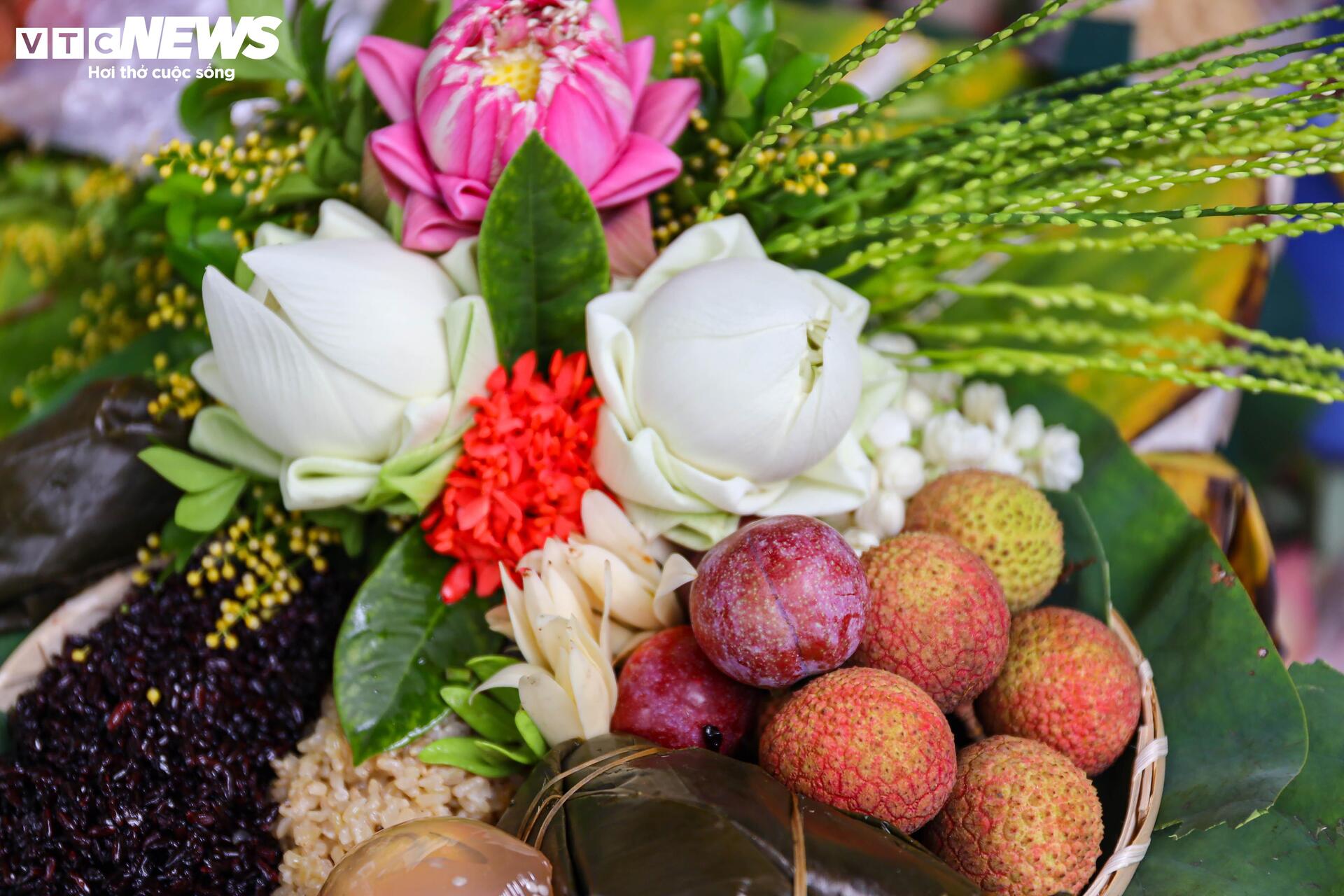 Bán cả trăm mâm cúng ngũ sắc trong ngày Tết Đoan ngọ - Ảnh 6