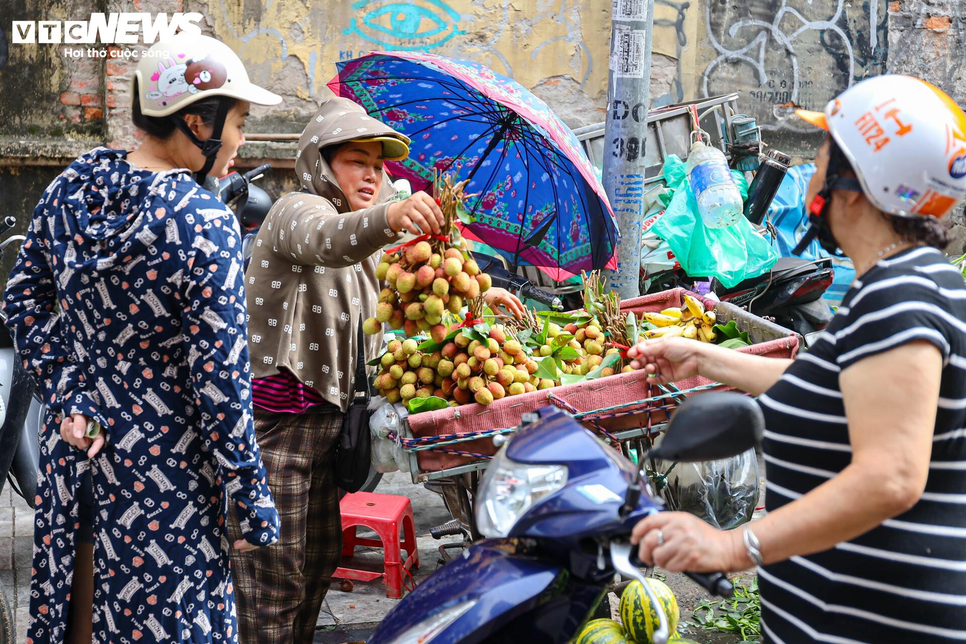Bán cả trăm mâm cúng ngũ sắc trong ngày Tết Đoan ngọ - Ảnh 11