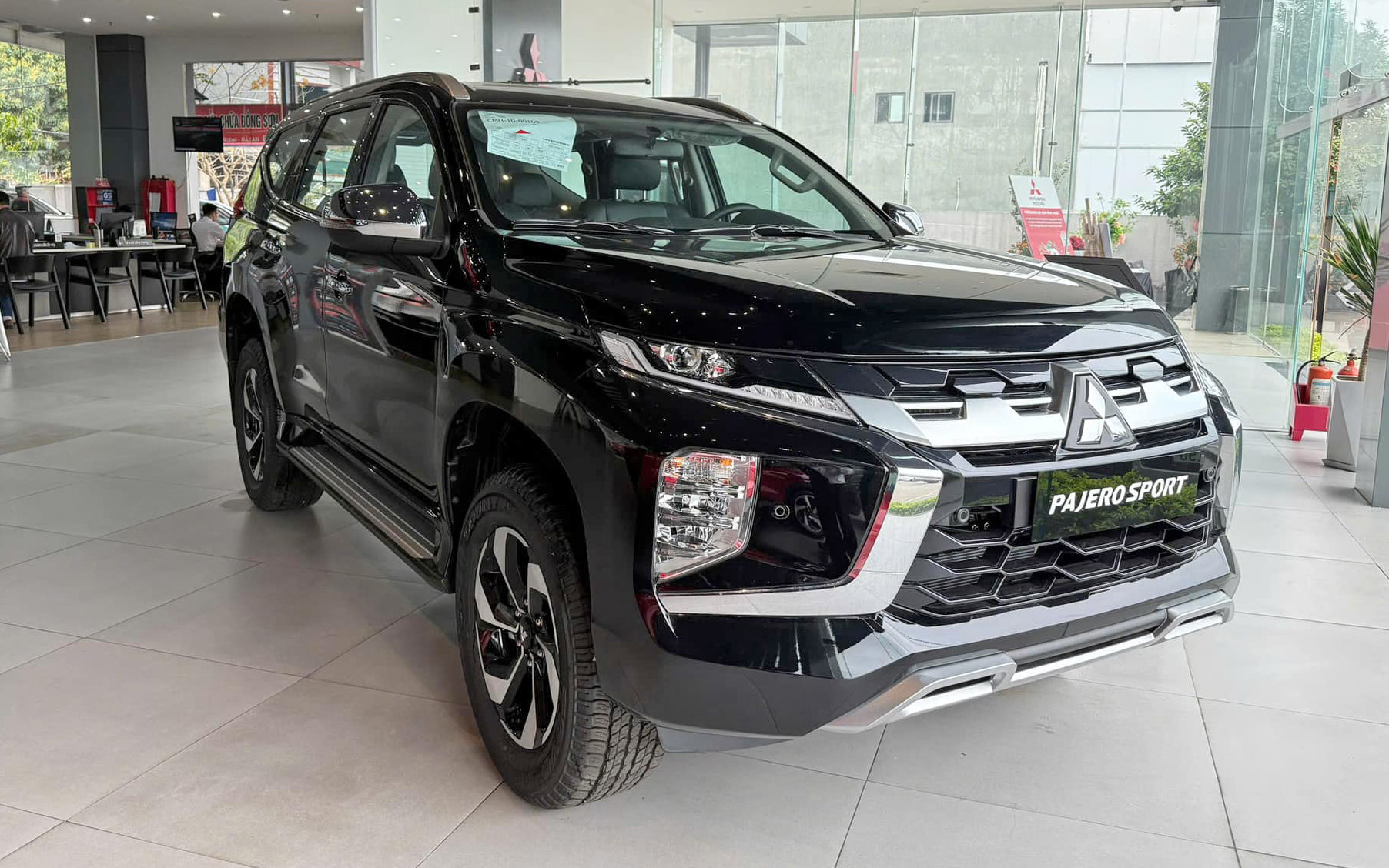 Mitsubishi Pajero Sport 2025 giảm giá còn 1,13 tỷ đồng, đại lý bù thêm nhiều ‘option’ khuyết thiếu cạnh tranh Everest - Ảnh 1