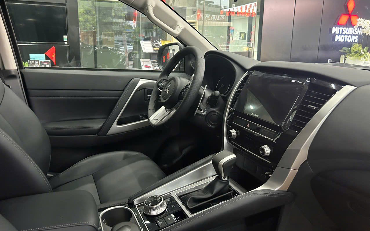 Mitsubishi Pajero Sport 2025 giảm giá còn 1,13 tỷ đồng, đại lý bù thêm nhiều ‘option’ khuyết thiếu cạnh tranh Everest - Ảnh 7