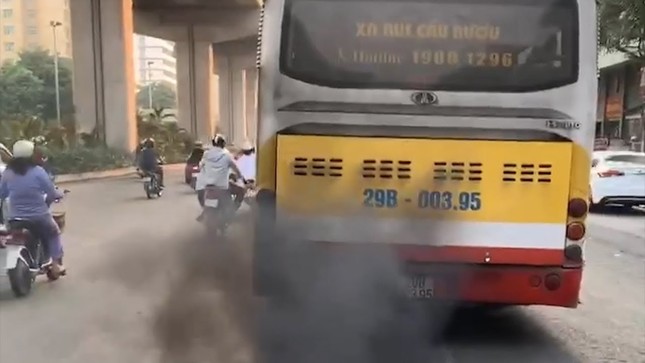 Cần loại bỏ gần 700 xe buýt chạy dầu ở Việt Nam mỗi năm - Ảnh 1