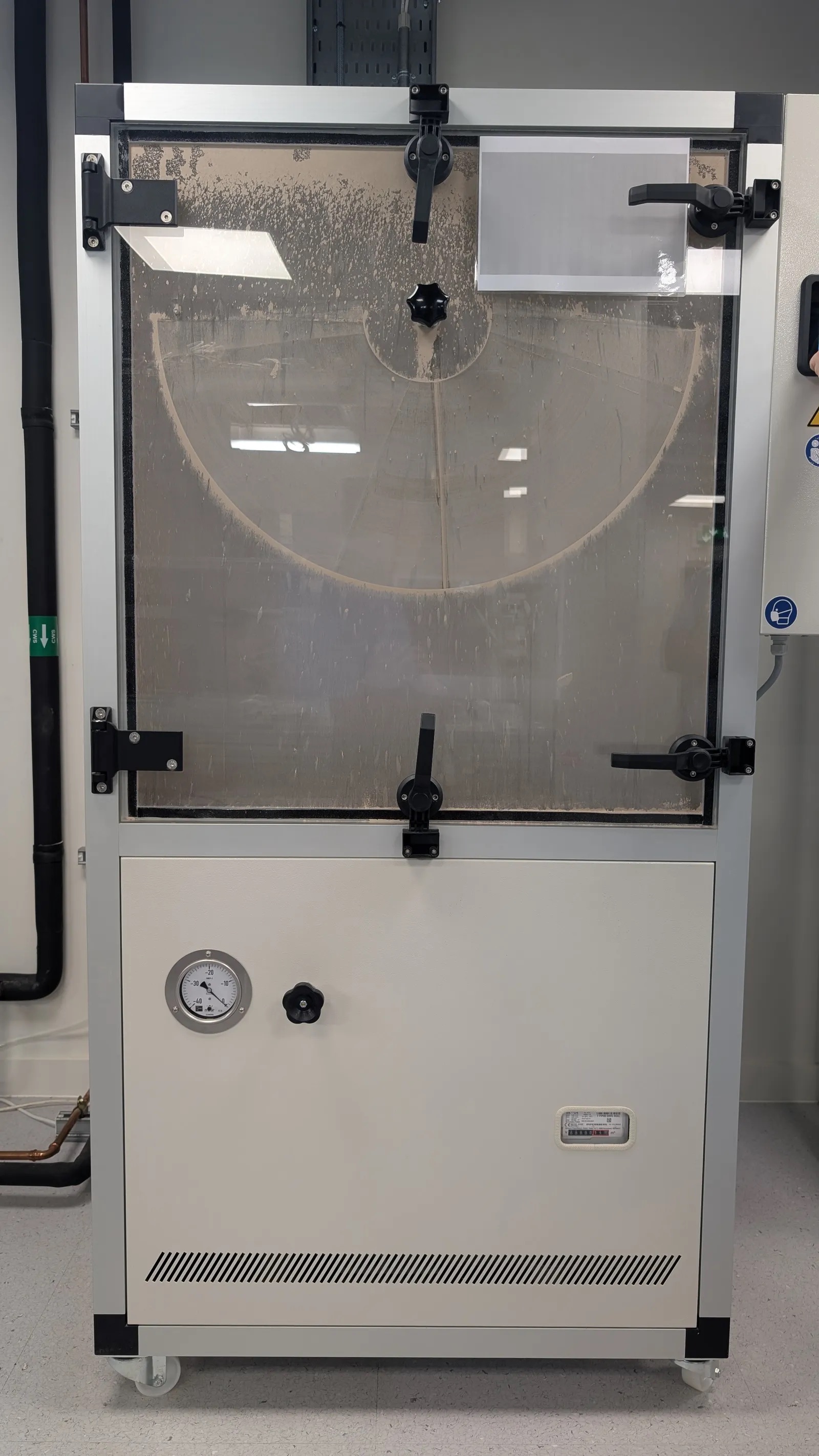 Bên trong "phòng tra tấn" iPhone bí mật của Apple tại Ireland - Ảnh 3