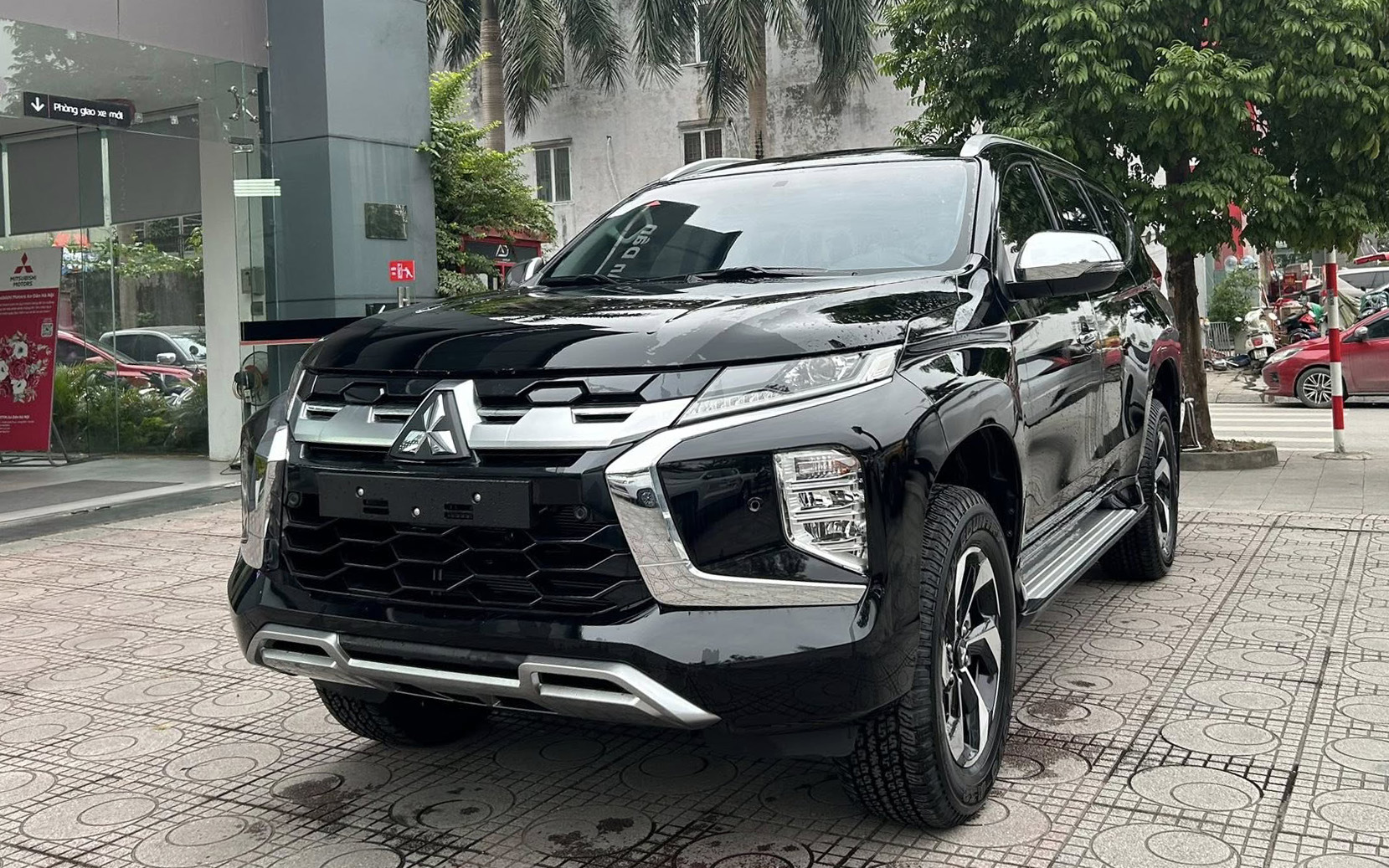 Mitsubishi Pajero Sport 2025 giảm giá còn 1,13 tỷ đồng, đại lý bù thêm nhiều ‘option’ khuyết thiếu cạnh tranh Everest - Ảnh 2