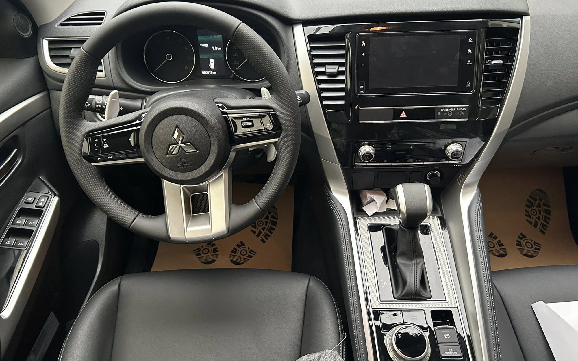 Mitsubishi Pajero Sport 2025 giảm giá còn 1,13 tỷ đồng, đại lý bù thêm nhiều ‘option’ khuyết thiếu cạnh tranh Everest - Ảnh 8