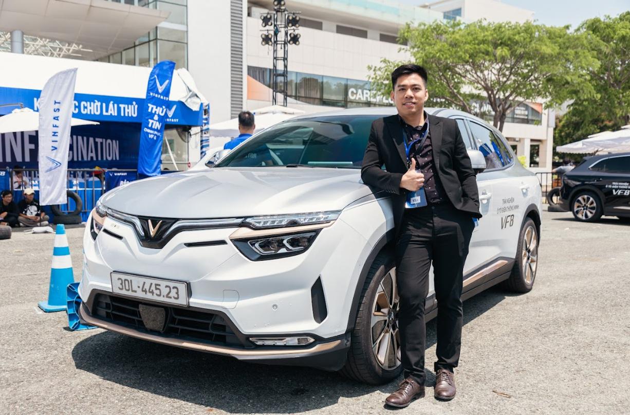 Chạy VinFast VF 8 vượt dốc cao, lội hố nước, người lái chia sẻ: ‘Không ngờ một mẫu SUV gia đình có thể đi như xe địa hình’ - Ảnh 3