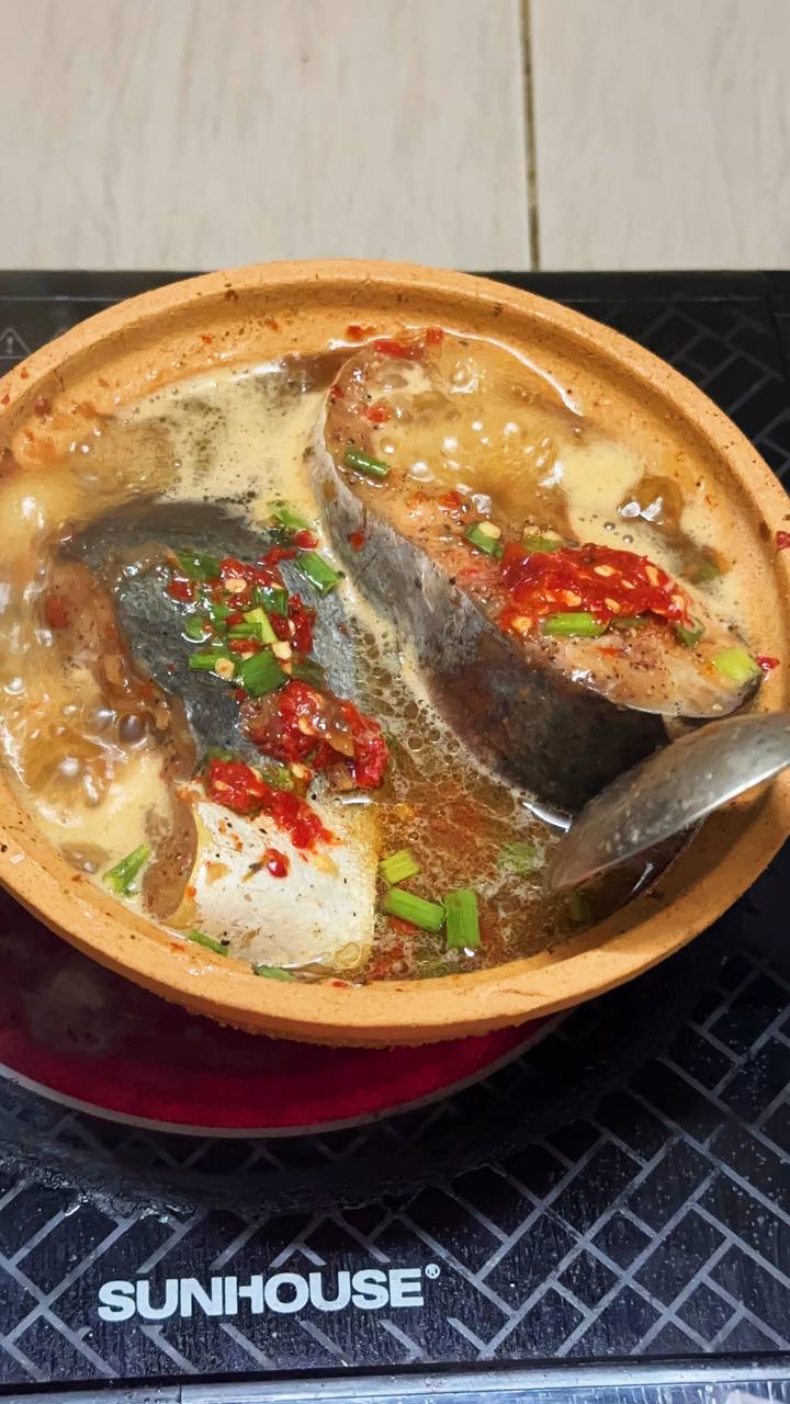 Cận cảnh nồi cá kho chỉ 40k gây sốt ở TPHCM, khách hí hửng vì "quá hời" nhưng ai ngờ ngập trong biển muối - Ảnh 6