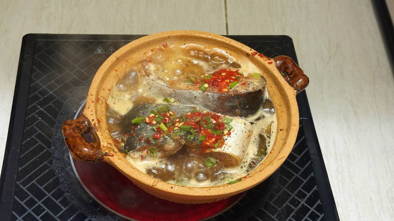 Cận cảnh nồi cá kho chỉ 40k gây sốt ở TPHCM, khách hí hửng vì "quá hời" nhưng ai ngờ ngập trong biển muối - Ảnh 7