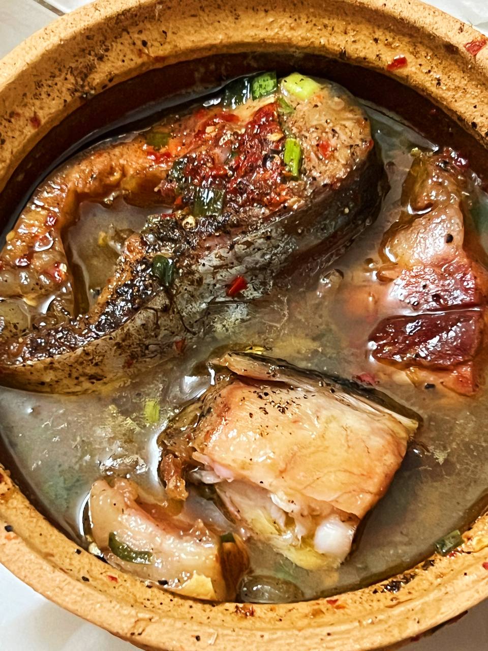 Cận cảnh nồi cá kho chỉ 40k gây sốt ở TPHCM, khách hí hửng vì "quá hời" nhưng ai ngờ ngập trong biển muối - Ảnh 8