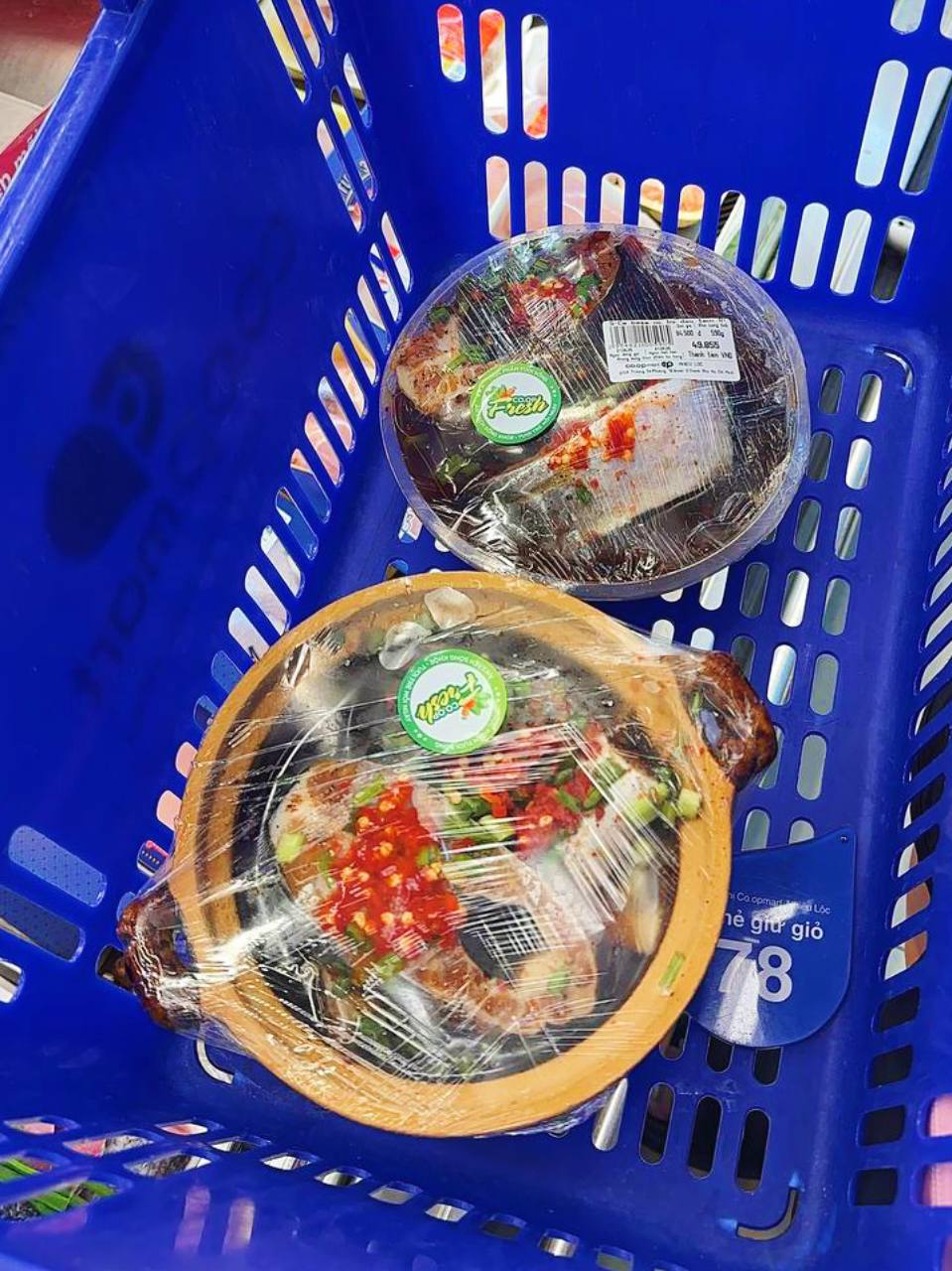 Cận cảnh nồi cá kho chỉ 40k gây sốt ở TPHCM, khách hí hửng vì "quá hời" nhưng ai ngờ ngập trong biển muối - Ảnh 3