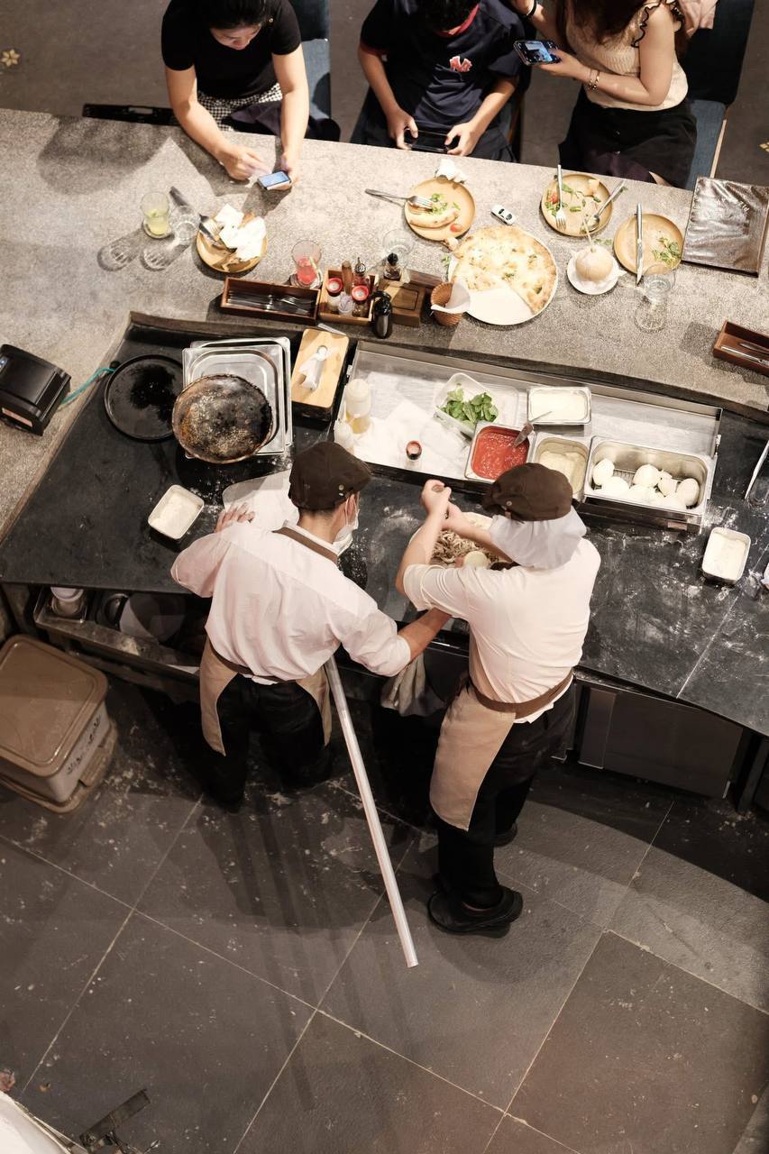 Cô gái tiết lộ về nghề "đi ăn miễn phí" ở nhiều nhà hàng hot tại Việt Nam, netizen rần rần ứng tuyển và điều mà người trong cuộc nói - Ảnh 3