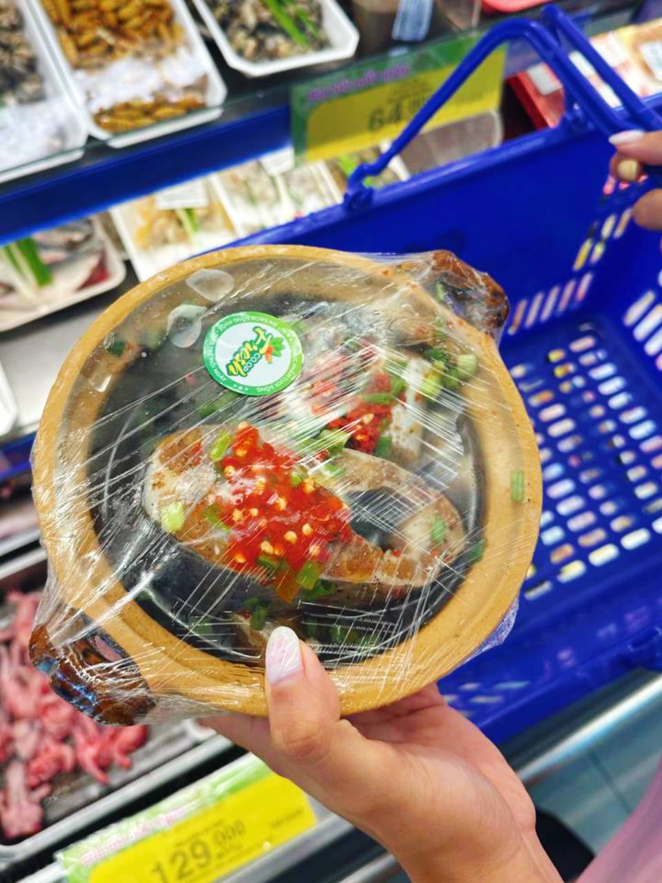 Cận cảnh nồi cá kho chỉ 40k gây sốt ở TPHCM, khách hí hửng vì "quá hời" nhưng ai ngờ ngập trong biển muối - Ảnh 4