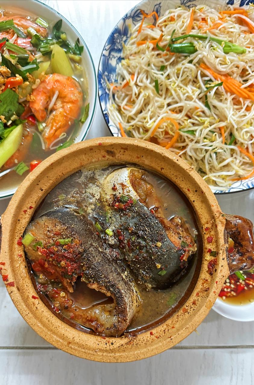 Cận cảnh nồi cá kho chỉ 40k gây sốt ở TPHCM, khách hí hửng vì "quá hời" nhưng ai ngờ ngập trong biển muối - Ảnh 9