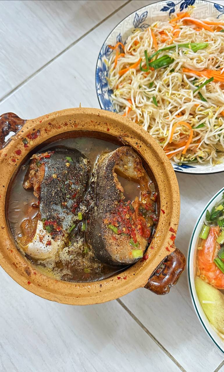 Cận cảnh nồi cá kho chỉ 40k gây sốt ở TPHCM, khách hí hửng vì "quá hời" nhưng ai ngờ ngập trong biển muối - Ảnh 12