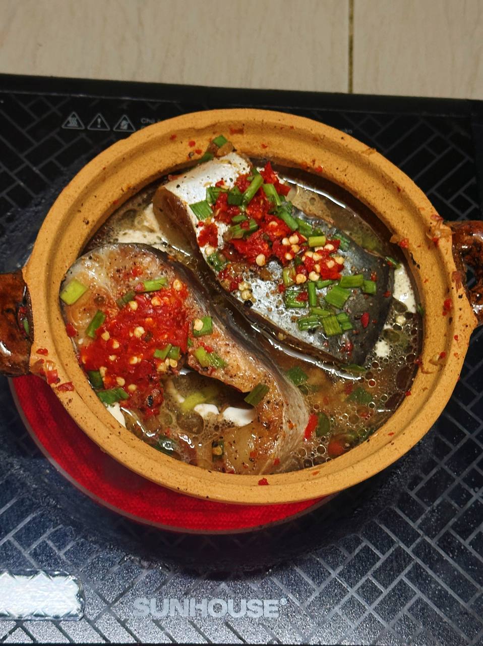 Cận cảnh nồi cá kho chỉ 40k gây sốt ở TPHCM, khách hí hửng vì "quá hời" nhưng ai ngờ ngập trong biển muối - Ảnh 5