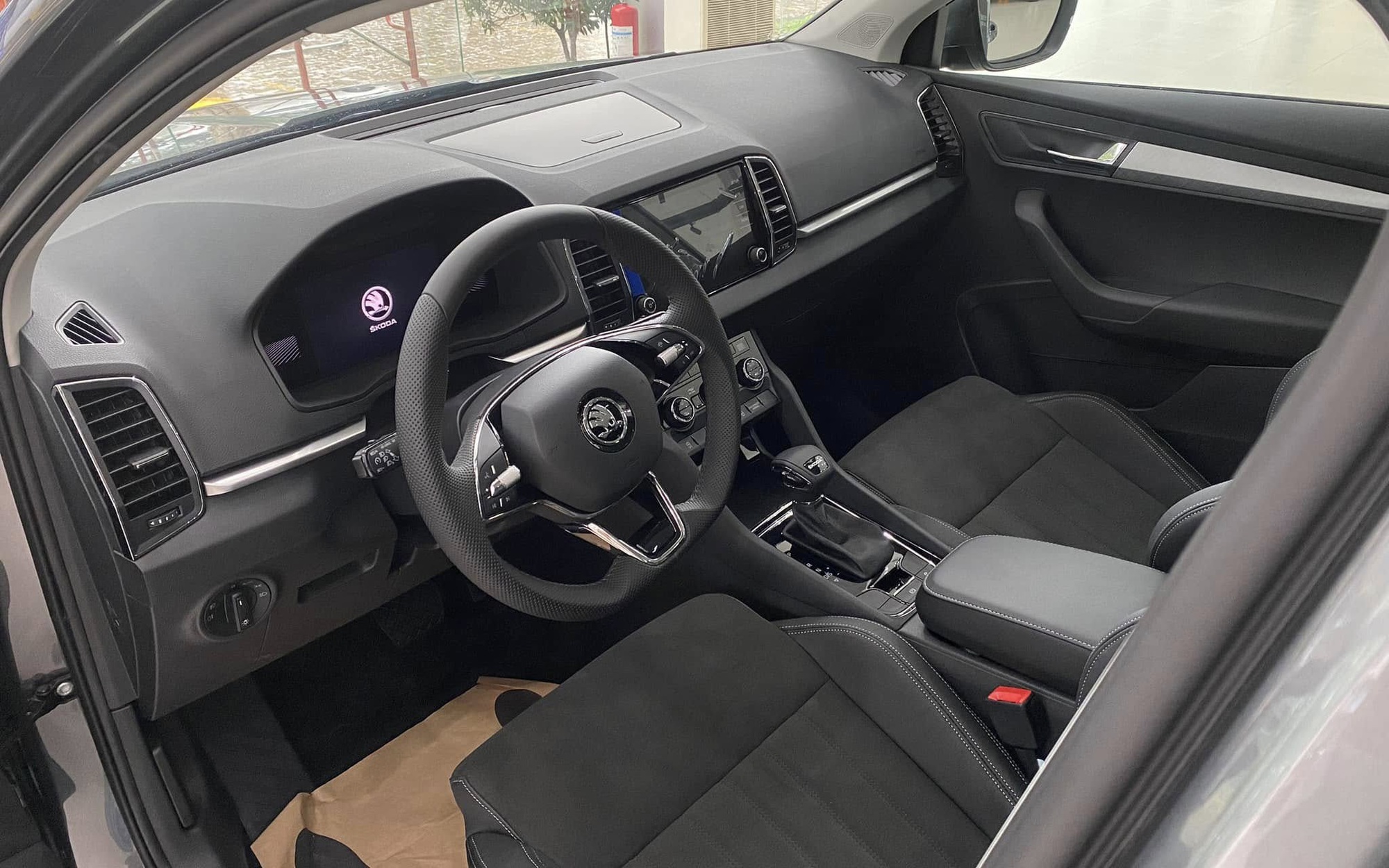 Skoda Karoq giảm giá kỷ lục còn 749 đồng triệu tại đại lý, rẻ hơn Yaris Cross, người mua phải đánh đổi một điều - Ảnh 6