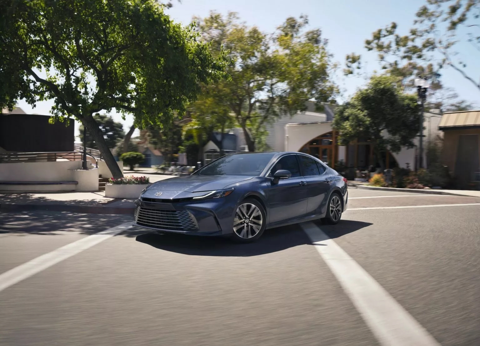 Toyota Camry 2026 bổ sung phiên bản bóng đêm huyền bí: 'Xe doanh nhân' nay cá tính hơn từ ngoài vào trong, động cơ không đổi - Ảnh 7