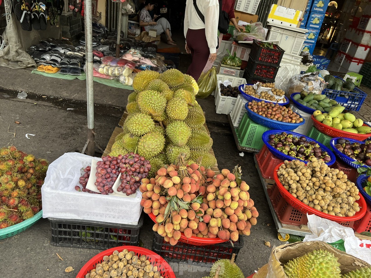 Vải thiều vào vụ, giá rẻ bất ngờ - Ảnh 12