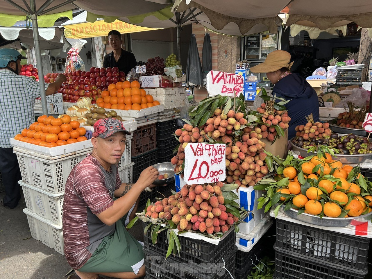 Vải thiều vào vụ, giá rẻ bất ngờ - Ảnh 4