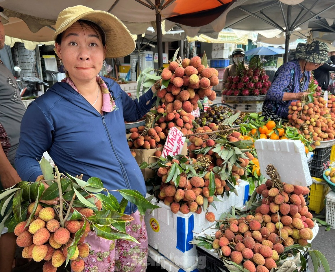 Vải thiều vào vụ, giá rẻ bất ngờ - Ảnh 10