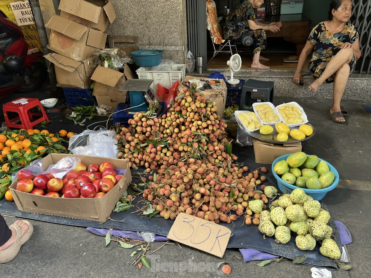 Vải thiều vào vụ, giá rẻ bất ngờ - Ảnh 8