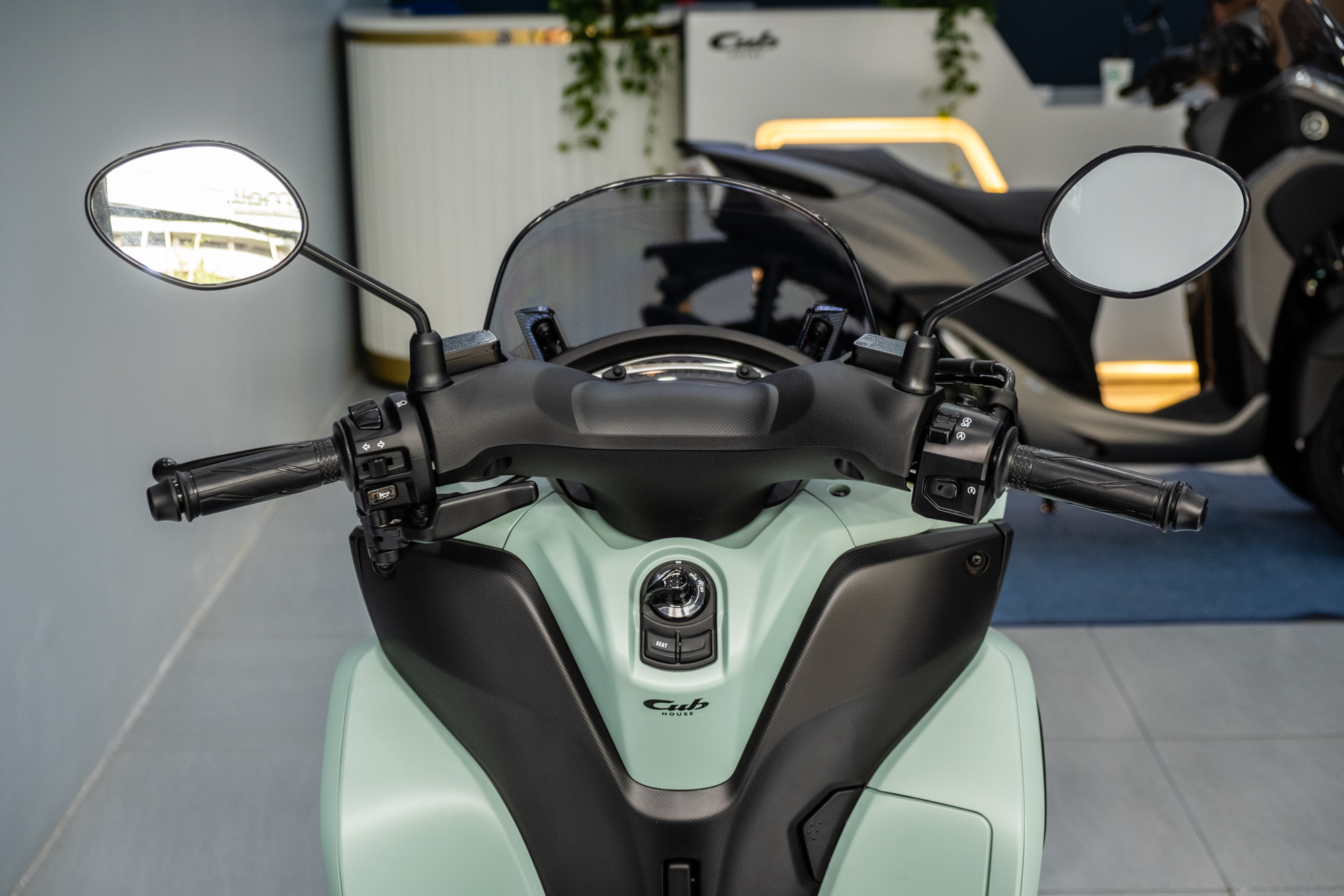 Yamaha Tricity 155 về Việt Nam: Bánh kép phía trước cho người người thích 'độc lạ', giá quy đổi từ 103 triệu đồng - Ảnh 9
