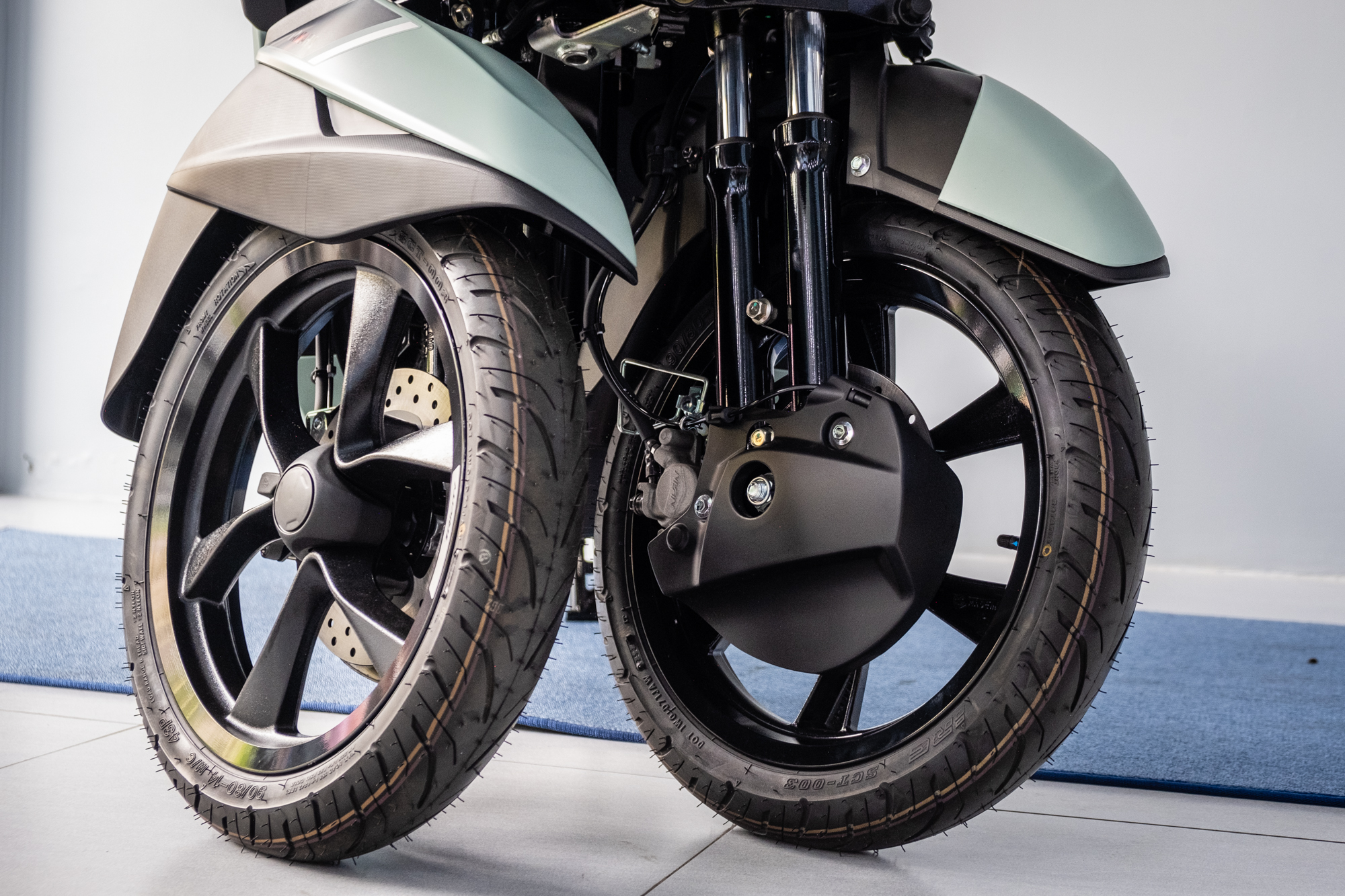 Yamaha Tricity 155 về Việt Nam: Bánh kép phía trước cho người người thích 'độc lạ', giá quy đổi từ 103 triệu đồng - Ảnh 3