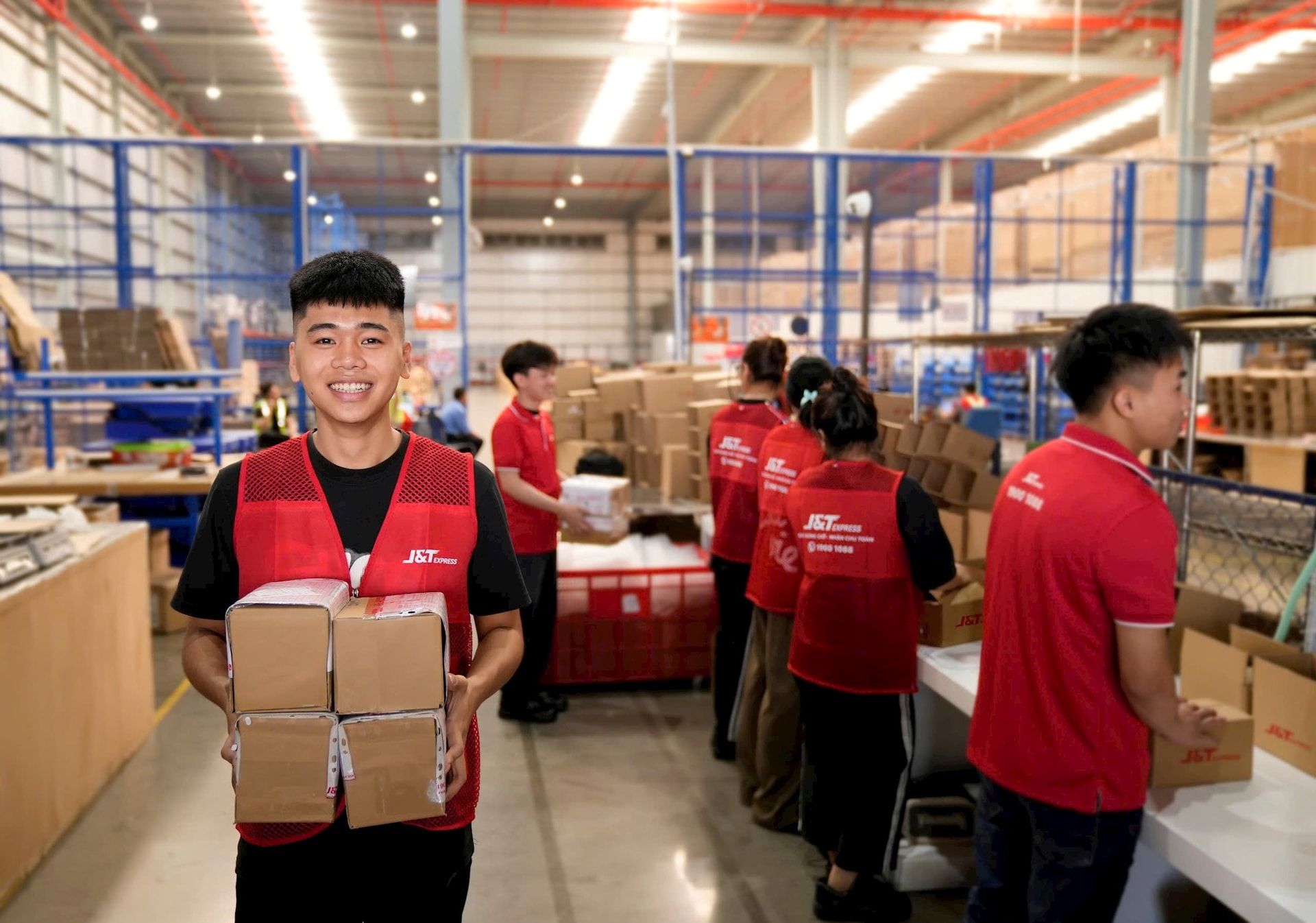 J&T Express trở thành đối tác vận chuyển các sản phẩm công nghệ cho Samsung Việt Nam - Ảnh 3