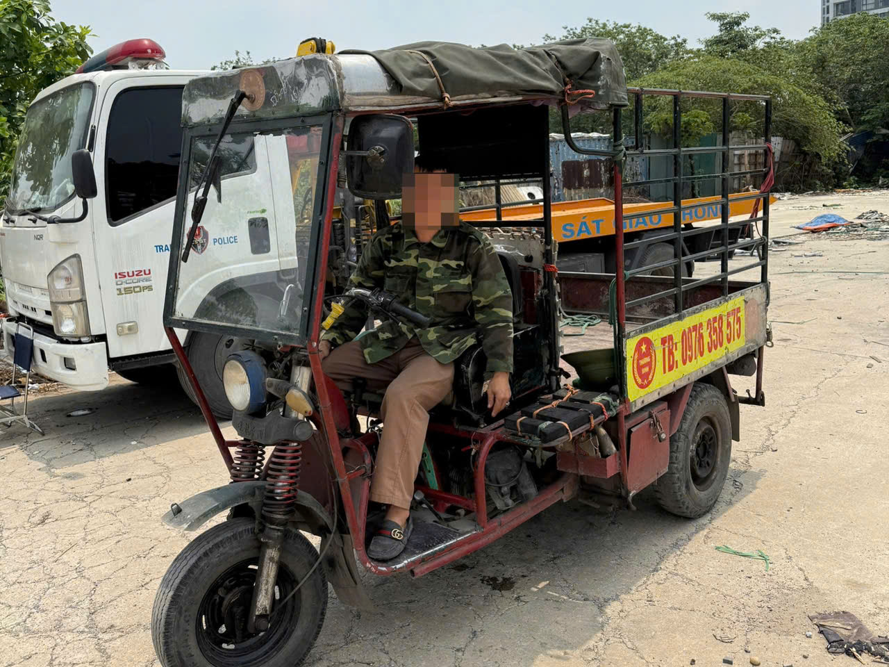 Hà Nội: Xử lý gần 250 triệu đồng vi phạm liên quan xe tự chế, chở hàng cồng kềnh - Ảnh 1