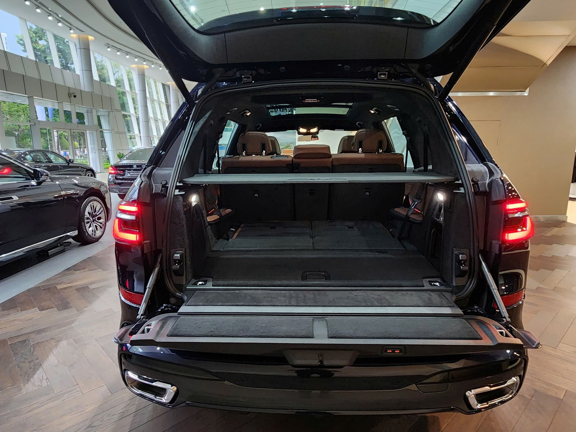 BMW X7 giảm giá mạnh tại đại lý, cạnh tranh GLS bằng giá chỉ từ hơn 5 tỷ đồng, riêng tiền khuyến mãi đủ mua một chiếc Ranger - Ảnh 5