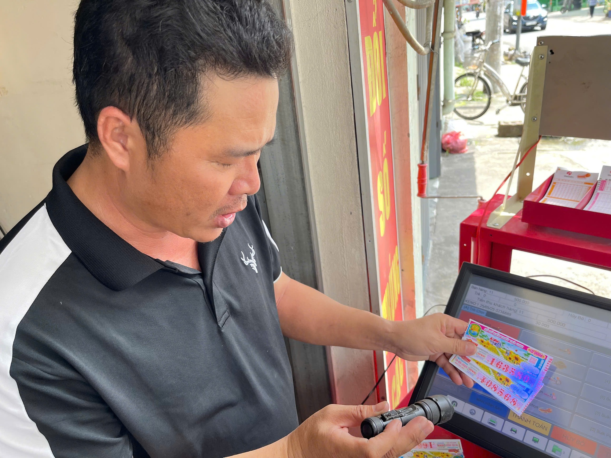 Người đàn ông gây "đau khổ" cho nhiều đại lý vé số ở TP HCM - Ảnh 2