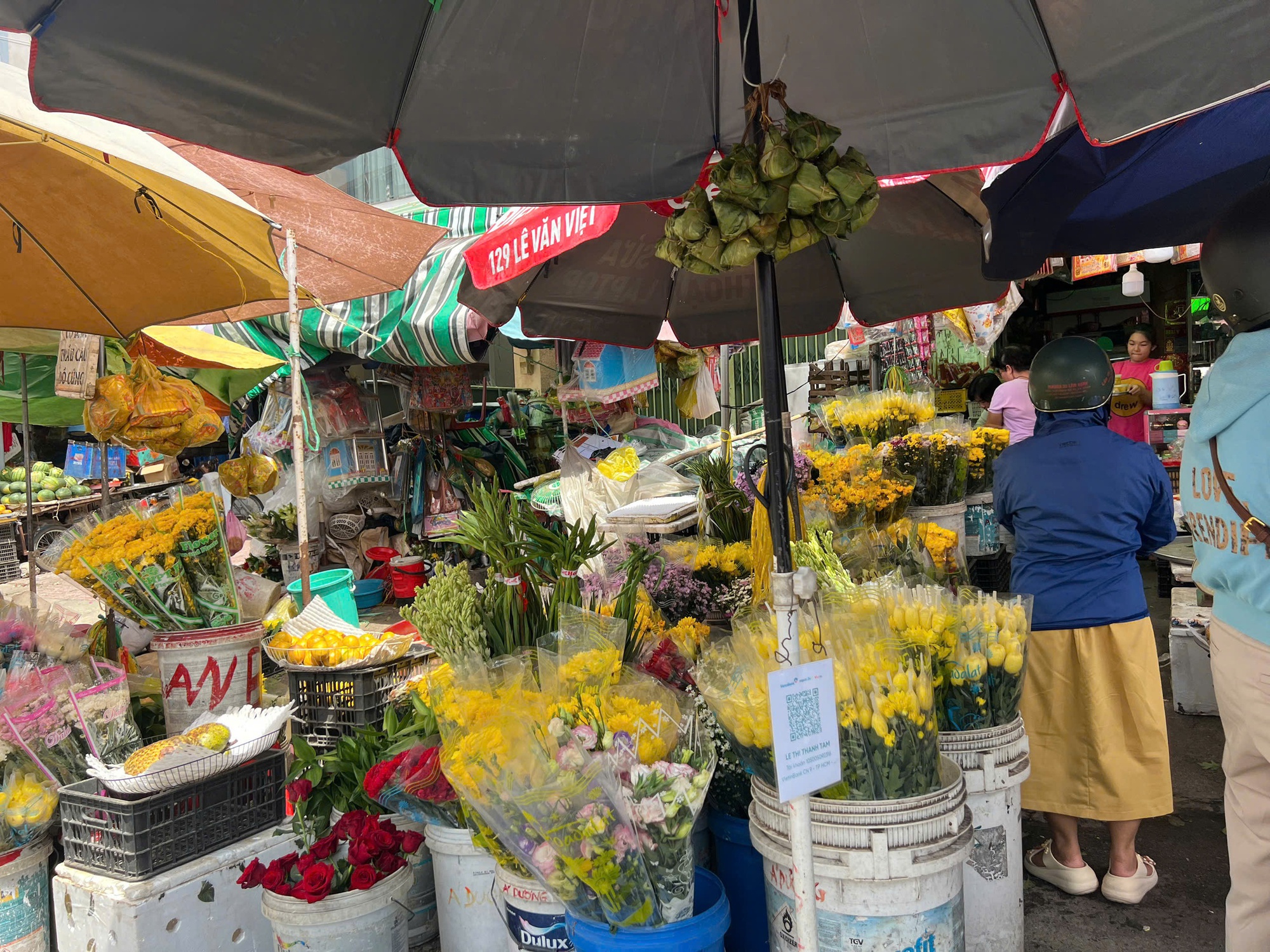 Bánh Bá Trạng 100.000 đồng/chiếc, bán được nhiều hơn chè, xôi trong Tết Đoan ngọ - Ảnh 7