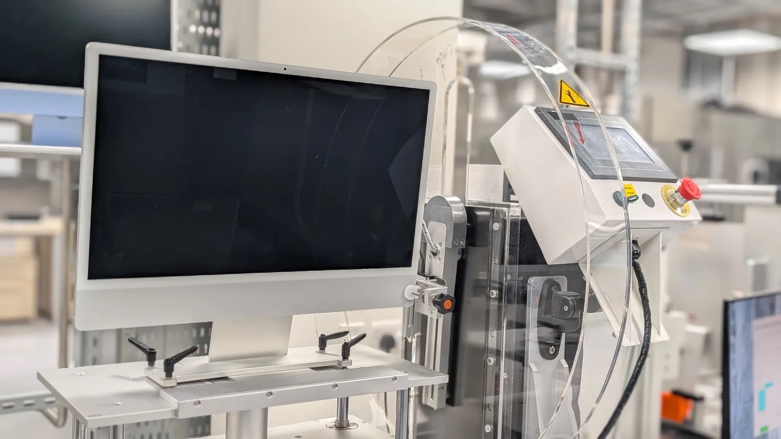 Bên trong "phòng tra tấn" iPhone bí mật của Apple tại Ireland - Ảnh 4