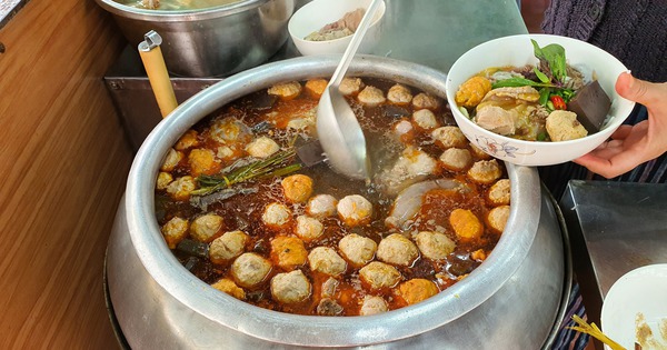 Khách Tây xếp hạng loạt món ăn Việt, số 1 không phải phở, nhận xét: "Với tôi đây mới là món ngon nhất!" - Ảnh 4