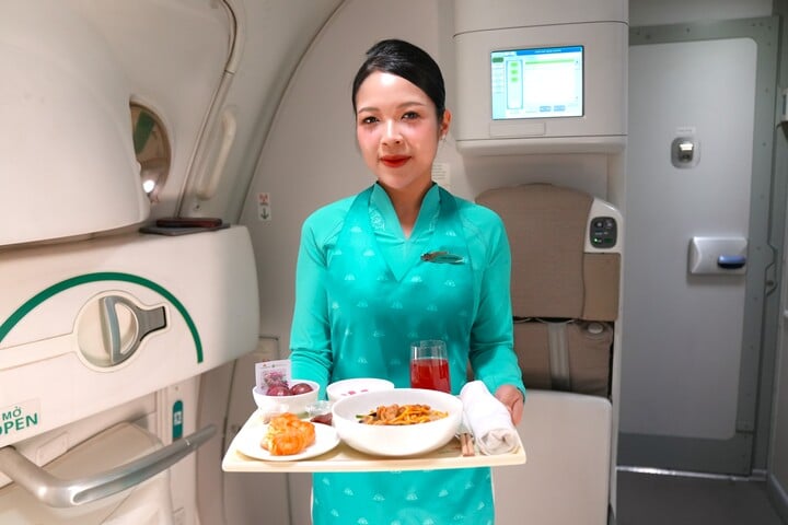 Vietnam Airlines đưa mận hậu Sơn La lên thực đơn trên không - Ảnh 2