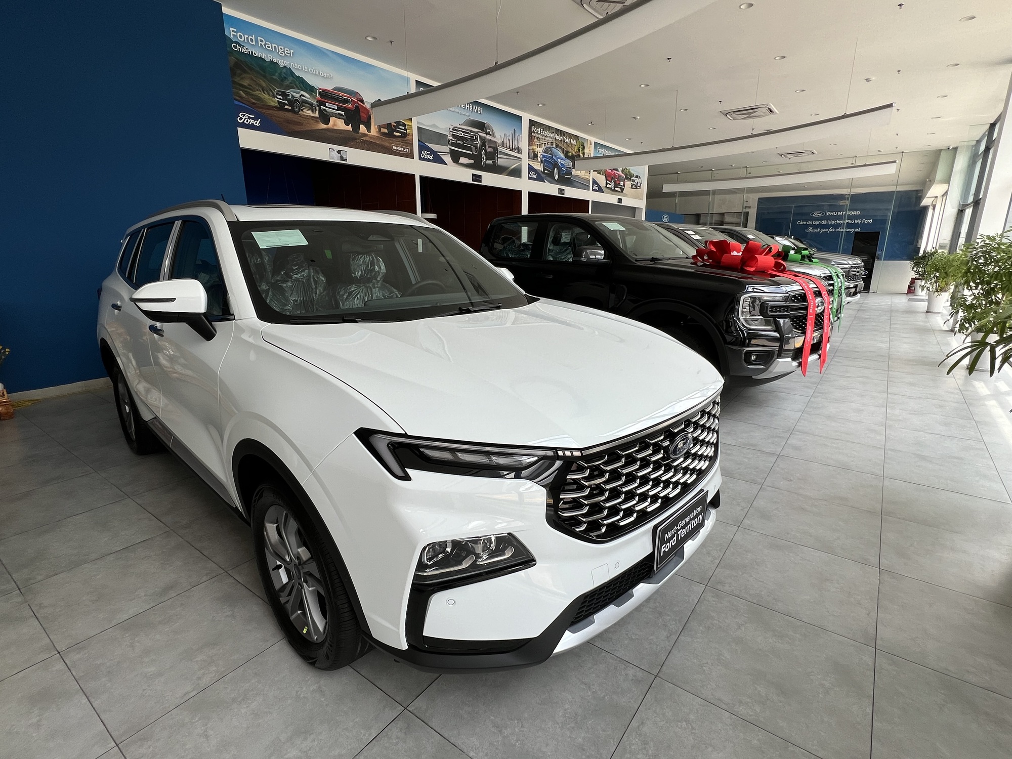 "Cuộc chiến" phân khúc xe gầm cao hạng C - Ảnh 1