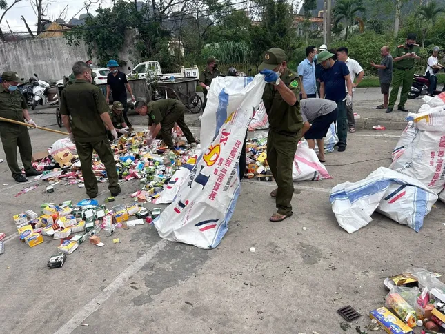 'Lộ diện' chủ nhân lô thực phẩm chức năng đổ tại bãi rác ở Hạ Long - Ảnh 2