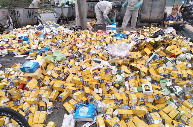 'Lộ diện' chủ nhân lô thực phẩm chức năng đổ tại bãi rác ở Hạ Long - Ảnh 1