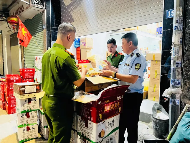 Công an Hà Nội nói về tình trạng cửa hàng ở La Phù đóng cửa không buôn bán - Ảnh 1